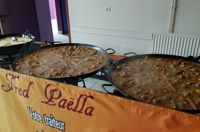 Couscous Géant : Le Plat Convivial Parfait pour les Grandes Tablées