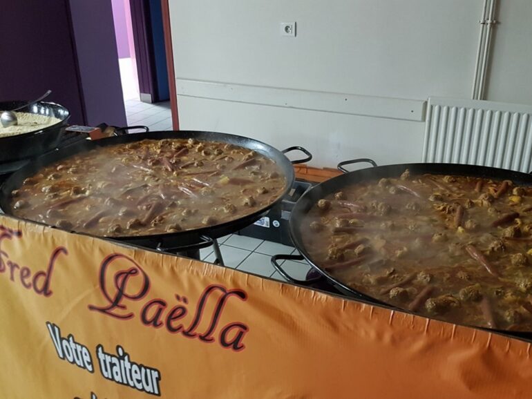 Couscous Géant : Le Plat Convivial Parfait pour les Grandes Tablées