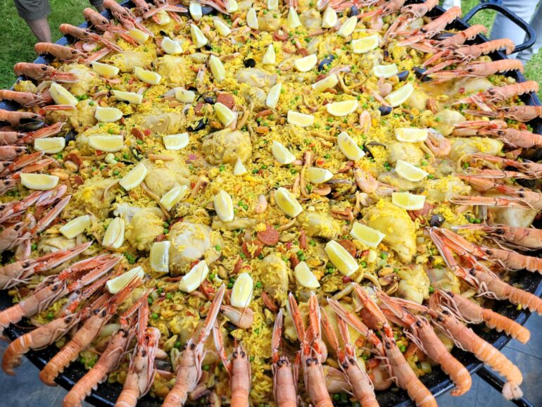 Organisez Votre Propre Paella Géante à Rouen