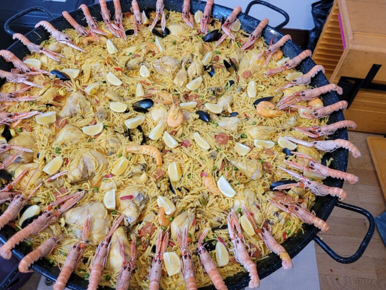 Paella à Domicile : Savourez l’Espagne Authentique Dans Votre Salon